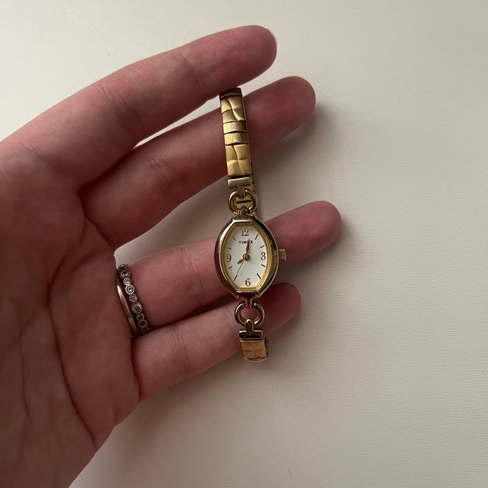 Gold stretchy watch